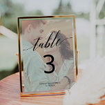 Convites Caligrafia Elegante | Número de Tabela de Fotograf<br><div class="desc">Esta elegante carta de número de tabela de fotos desbotadas 5x7" é perfeita para um casamento simples. A design neutra apresenta tipografia romântica e caprichosa com duas de suas fotos, uma na frente e outra atrás. A placa impressão na frente e atrás (lado duplo). Adicione cada número de tabela que...</div>
