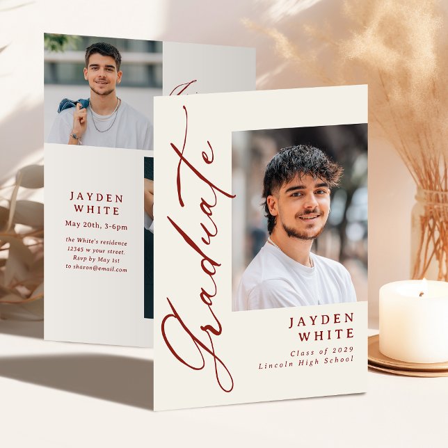 Convites Caligrafia Moderna em Borgonha para Formatura com  (Burgundy Modern Calligraphy Photo Graduation Invitation)