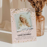 Convites Capítulo Sessenta Foto Moderna Diversão 60º Aniver<br><div class="desc">Capítulo 60! Convide amigos e família para comemorar a 60ª festa de aniversário com estes divertidos convites de aniversário para adultos. O Design apresenta um snapshot de fotos, o texto 'Capítulo Sessenta em serif e fontes de caligrafia, faux gold glitter confetti e um modelo de aniversário editável que é fácil...</div>