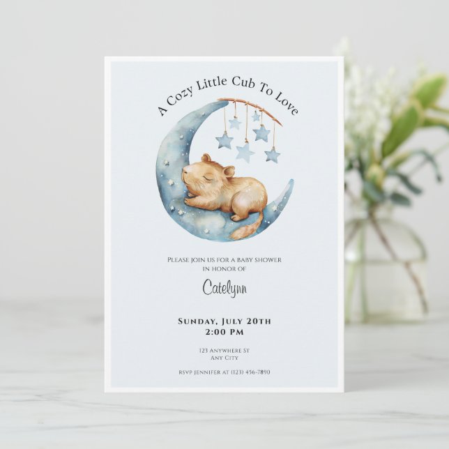 Convites Capybara Baby Shower Invitation Cozy Moon Cub (Em pé/Frente)