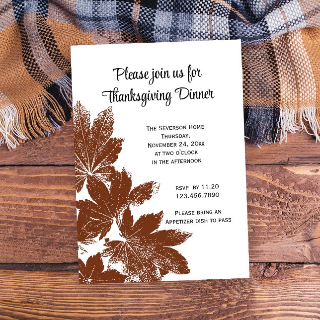 Convites Carimbo Castanho Carimbo de Ação de Graças Jantado (Invite friends to gather and give thanks with this woodsy Thanksgiving dinner invitation.)