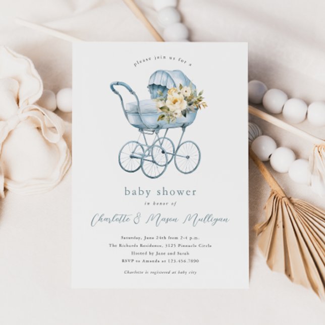 Convites Carrinho de Bebê Antigo Azul Chás de Bebê de Casai (Vintage dusty blue baby carriage with floral bouquet couples boys baby shower invitation.)