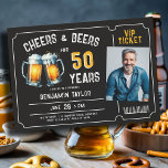 Convites Cartazes de cervejas Black 50th Birthday Foto<br><div class="desc">Procurando ideias de 50 anos dos homens? Estes convites de festas de aniversários rústicos com um tema de festa da cerveja, com uma ilustração de duas canecas de cerveja, o título "Cheers and Beers", um quadro de ingresso e um modelo de foto, são apenas o bilhete para celebrar seu homem...</div>