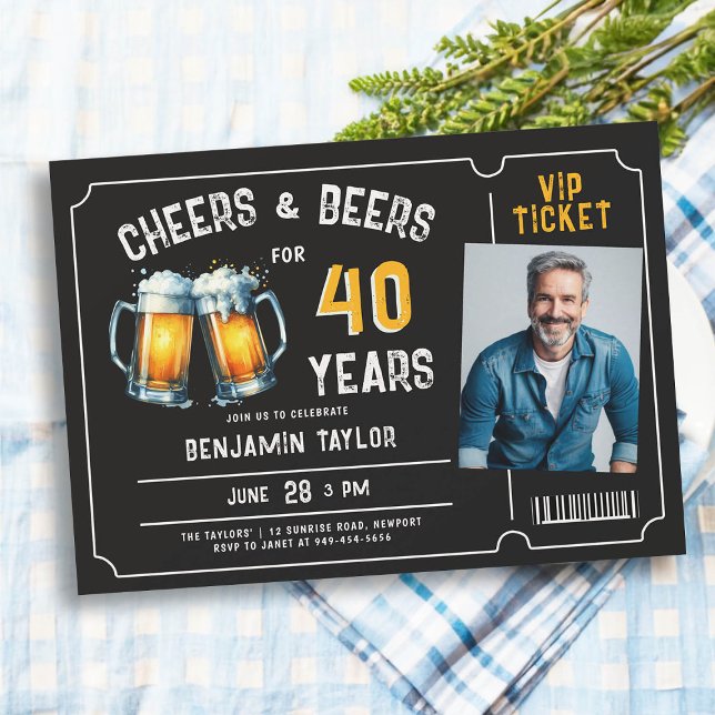 Convites Cartazes de cervejas Foto de aniversário de 40 ano (cheers and beers 40 years men birthday party invitation with photo black white orange ticket rustic)