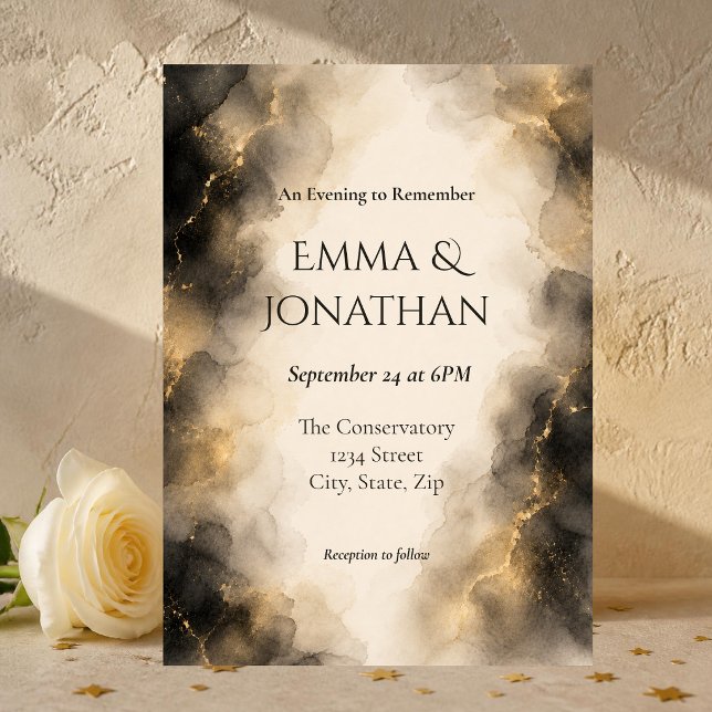 Convites Casamento Abstrato em Aquarela Preta e Dourada Ele (Elegant black and gold wedding invitation with abstract watercolor and luxe champagne details.)