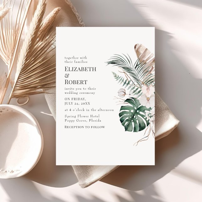 Convites Casamento Boho Tropical Orquídea e Monstera (Boho Tropical Orchid and Monstera Wedding Invitation on neutral boho table.)