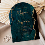 Convites Casamento com Arco de Script de Agato Azul-Teal Mo<br><div class="desc">Este elegante convite de casamento em forma de arco apresenta uma imagem de fundo da cor azul lacrimogênea agata aparada com uma falso brilho dourado. O texto personalizável combina manuscrito,  protetor e fontes itálicas de cor dourada. O verso apresenta um design de metal e de ouro.</div>