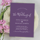 Convites Casamento com Código QR Mauve Mauve Mauve da Calig<br><div class="desc">Cartões de Convite para Casamento Roxo, Manuscritos Modernos e Minimalistas. Apresentando um script de fonte com a cauda do swash com letras elegantes, em branco, sobre fundo de cor mauve, roxo empoeirado ou lavanda. Motif cardíaco entre os nomes. O lado inverso do convite contemporâneo consolida todos os "detalhes do casamento"...</div>