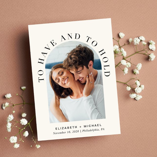Convites Casamento com Creme de Arch Elegante (Celebrate your love story with an invitation showcasing your favorite photo in an elegant arch frame)
