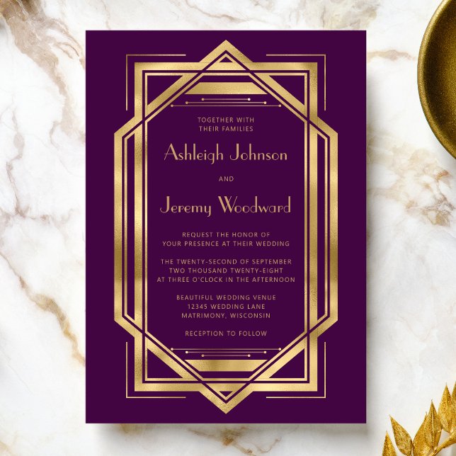 Convites Casamento com Deco de 1920 Dourado Roxo Elegante (An ideal choice for a 1920s vintage themed wedding with a purple and gold color palette.)