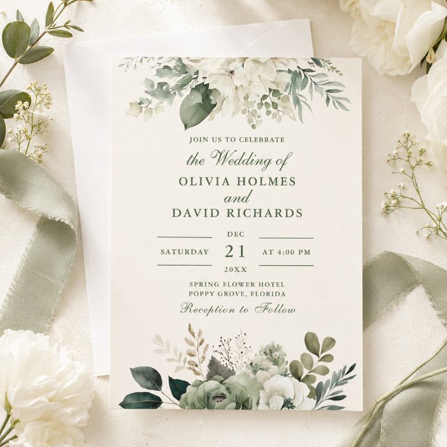 Convites Casamento com Flores Verde Sage e Marfim Modernas (Modern Sage Green and Ivory Flowers Wedding Invitation on a table with flowers and green ribbon)
