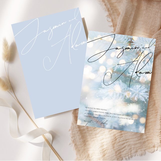 Convites Casamento de Árvore de Natal com Bokeh Azul de Inv (Winter Blue Bohke Christmas Tree Festive Wedding Invitation)