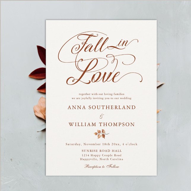 Convites Casamento de Caligrafia Romântica Elegante (Fall in Love wedding invitation romantic calligraphy leaves terracotta elegant rustic boho classic)