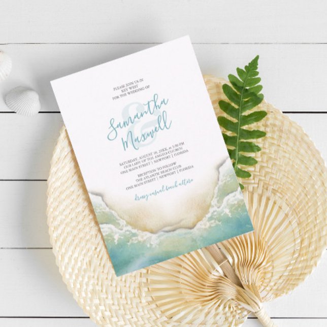 Convites Casamento de Cores Costeiras Azuis do Oceano Tropi (Beach wedding invitations 5x7 with hand painted watercolor shoreline by Do Tell A Belle)