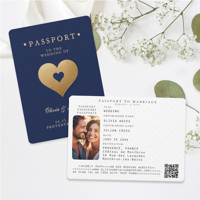 Convites Casamento de Destino de Corações Dourados do Passa (passport wedding invitation card destination getaway navy blue faux gold hearts modern classy)