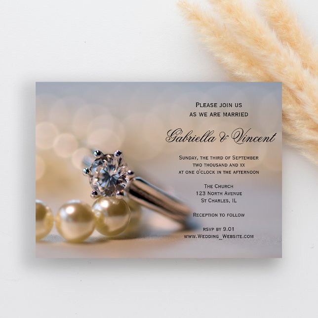 Convites Casamento de Diamond Ring e Pearls (Invite guests to your marriage ceremony with the elegant Diamond Ring and Pearls Wedding Invitation.)