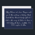 Convites Casamento de Estilo de Manuscrito Azul e Branco do<br><div class="desc">Os detalhes do casamento estão listados em estilo manuscrito,  texto branco. O verso do convite é um azul marinho sólido com texto branco para a data.</div>
