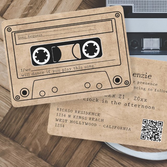 Convites Casamento de fita retrorativa do estilo 80s (80s Style Retro Music Tape Wedding Invitation by Ricaso. Modern quirky invites for the fun couple)
