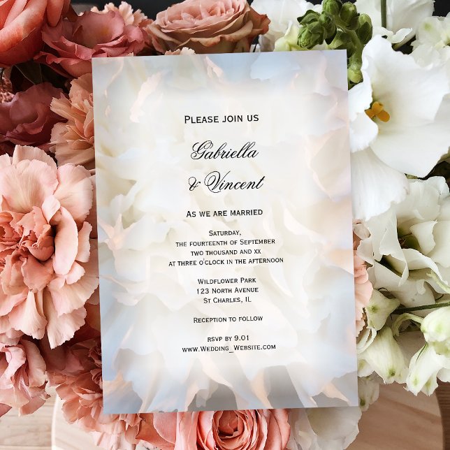 Convites Casamento de Flores Brancas (Invite guests to your garden party marriage with a pretty White Carnation Flower Wedding Invitation.)