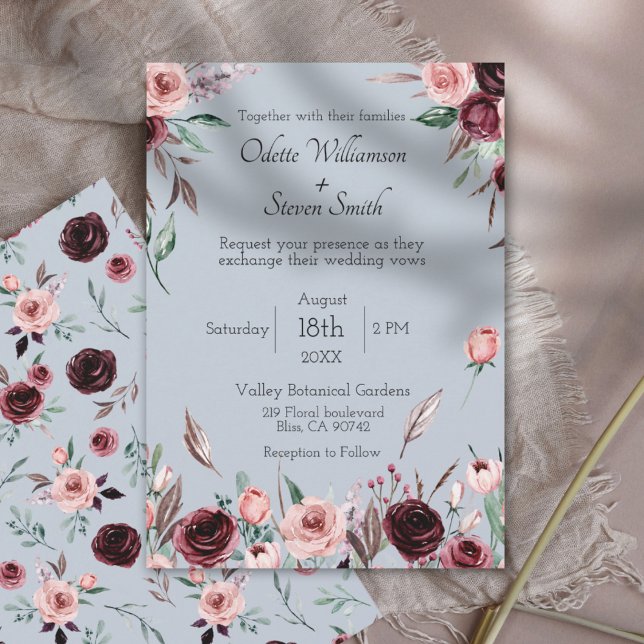 Convites Casamento de Flores de Azul e Borgonha (A rustic dusty blue wedding invitation with burgundy and blush pink watercolor flowers )