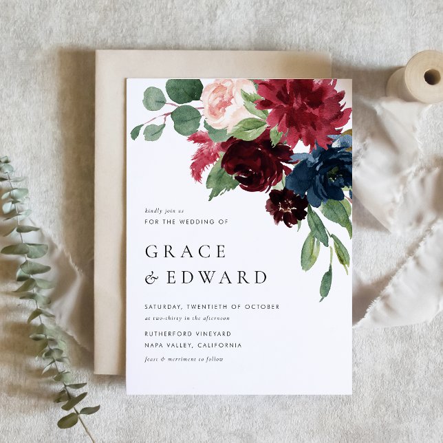 Convites Casamento de Flores em Aquarela Burgundy e Azul Ma (Moody botanical wedding invitation featuring watercolor burgundy red and navy blue flowers.)