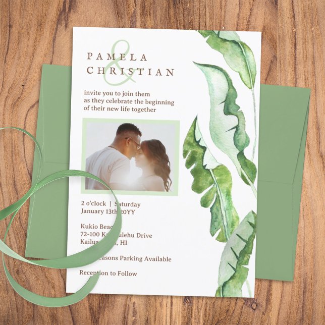 Convites Casamento de Folhas Tropicais Verdes (light green natural tropical plants, watercolor banana leaves, simple tropical wedding invitation)