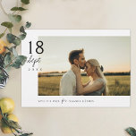 Convites Casamento de Foto Chic Simples Elegante Salve a Da<br><div class="desc">Este simples e na moda, casamento de fotos moderno, salve a data, a carta chata modelo, mostra seus primeiros nomes e data, juntamente com sua foto na frente. O texto em ambos os lados é preto por padrão, mas você pode alterar isso se preferir. Em ambos os lados, definimos o...</div>
