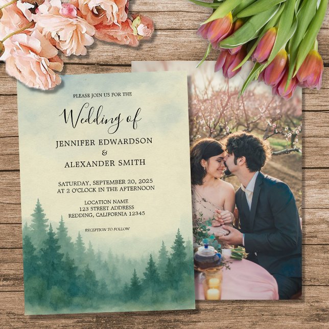 Convites Casamento de foto da floresta de pinheiro (Watercolor pine tree forest photo wedding invitation. For your rustic wedding.)