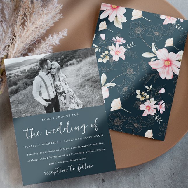 Convites Casamento de Foto Floral, Cor-de-Rosa, Branco (This pretty blue wedding invitation gives whimsical retro vibes, with pink flowers and one photo.)