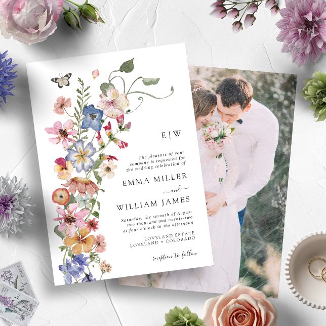 Convites Casamento de Foto Floral Moderno (Watercolor Colorful Wildflower Monogrammed Wedding Invitation with Engagement Photo)