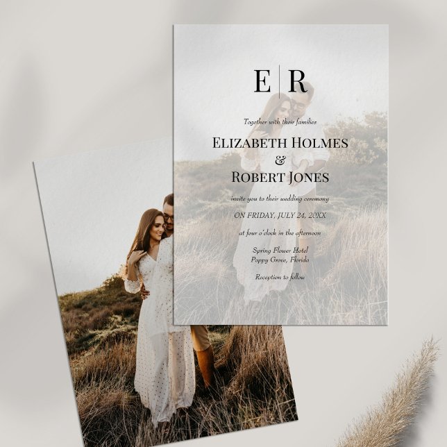 Convites Casamento de Foto Personalizada com Monograma Mode (Modern Elegant Monogram Custom Photo Wedding Invitation on a white table with dry flower.)