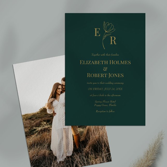 Convites Casamento de Fotografia do Monograma Floral Emeral (Emerald Green Floral Monogram Photo Wedding Invitation on a table.)
