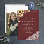 Convites Casamento De Fotografia Russo De Girassol E Burgun<br><div class="desc">Estamos tão felizes com este elegante convite para fotos de casamento. Este maravilhoso e elegante design com guião branco, escrita à mão, fundo burgundy, renda e cor de água floral botânica de girassol e burgundy mostra sua foto favorita de noivado no verso. Parte de uma suíte de casamento que esperamos...</div>