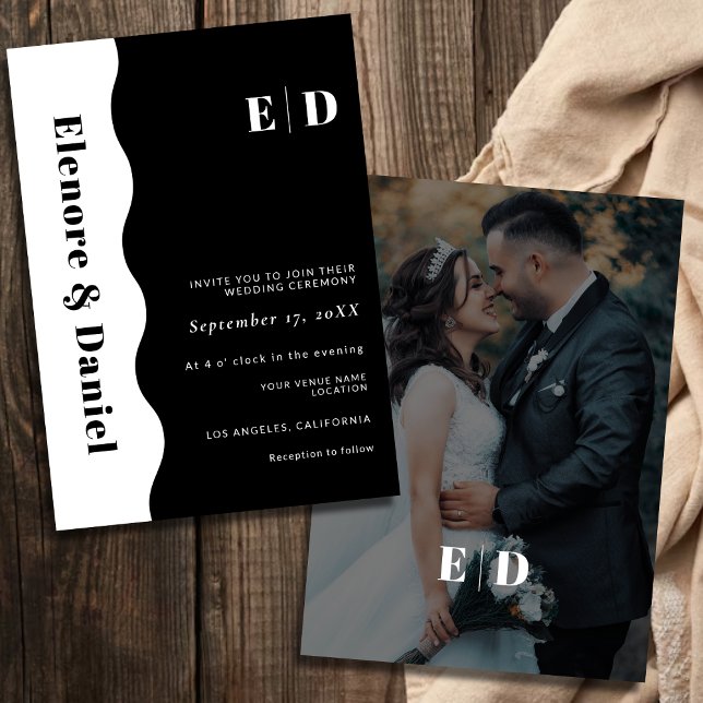 Convites Casamento de Fotografias a Preto e Branco do Monog (Side Wave Monogram Black & White Photo Wedding Invitation)