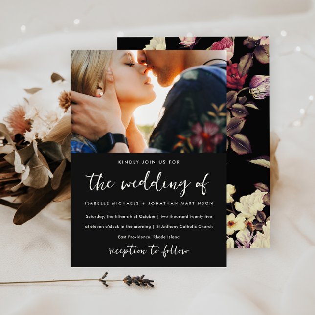 Convites Casamento de Fotografias com Padrão Floral Moody (Elegant moody floral wedding invitation features lovely vintage look flowers on a black background.)