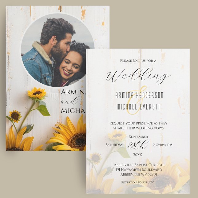 Convites Casamento de Fotos de Madeira Rústica Branca de Gi (A rustic white barn wood wedding invitation with sunflowers, elegant script fonts, and a photo.)