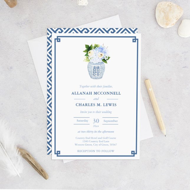 Convites Casamento de Jar de Gengibre Azul Floral e Branco (Blue And White Ginger Jar Greek Key Chinoiserie Chic Wedding Invitation)
