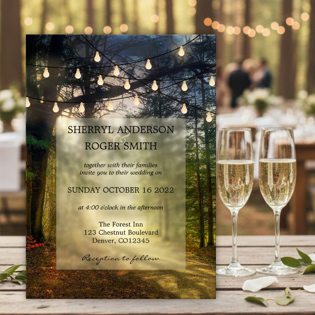 Convites Casamento de Luzes de Cordas de Floresta Encantada (Elegant wedding invitation featuring a path in an enchanted forest with festive string lights.)