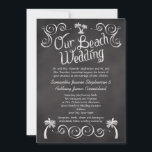 Convites Casamento de Praia de Palm Tree Chalkboard<br><div class="desc">Celebre núpcias na costa com esta palmeira com um esboço na lousa com aspecto branco no giz. Excelente de uma vintagem rústica em um casamento na praia. Design Copyright © CustomInvitesOnline.com</div>