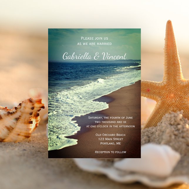 Convites Casamento de praia e oceano (Invite guests to your destination marriage ceremony with the Ocean and Beach Wedding Invitation.)