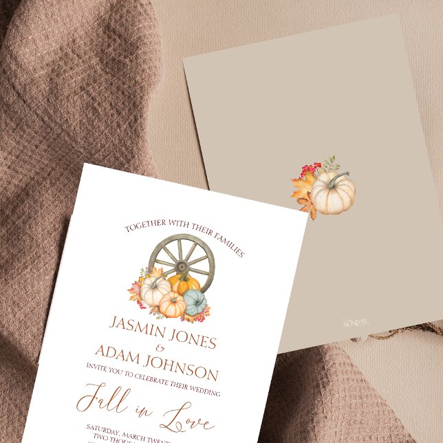 Convites Casamento de Rodas de Colheita de outono Russo de  (Fall in Love Autumn Fall Harvest Pumpkins Wedding Invitation)