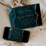 Convites Casamento de Script Agate Dourado Azul Teal<br><div class="desc">A borda esquerda deste elegante convite de casamento moderno apresenta uma cor azul-lacrimogênea agata borda com falsa brilho dourado. O texto personalizável combina um script moderno de cor dourada,  fontes copperplate e itálico. O verso apresenta um design de chaleira e de agata dourada.</div>