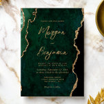 Convites Casamento de Script de Agate Verde Moderno Emerald<br><div class="desc">Este elegante convite de casamento apresenta uma imagem de fundo da emerald green watercolor agate,  aparada com falso brilho dourado. O texto personalizável combina manuscrito,  protetor e fontes itálicas de cor dourada. O verso apresenta um design de esmeralda verde e ouro.</div>