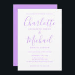 Convites Casamento de Script de Assinatura Lilac da lavanda<br><div class="desc">Apresentando nomes de estilo de assinatura,  este convite elegante de casamento pode ser personalizado com suas informações em caracteres quicos. Projetado por Thisnotme©</div>