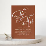 Convites Casamento do Código QR da Sra. Rustic Script Terra<br><div class="desc">Este convite de casamento de terracota personalizável traz uma mistura perfeita de elegância rústica e conveniência moderna. Apresentando "Sr. e Sra." em bela caligrafia rustica. O código QR incluído facilita o acesso dos convidados aos detalhes do seu casamento ou RSVP digitalmente, oferecendo uma experiência perfeita para todos. Personalize este convite...</div>