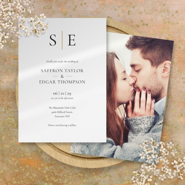 Convites Casamento Dourado de Fotografias a Preto do Monogr (Elegant Monogram Gold Black Photo Wedding Invitation)