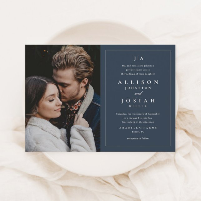 Convites Casamento Elegante de Monograma Clássico (An elegant navy blue photo wedding invitation with classic white typography and minimal frame.)