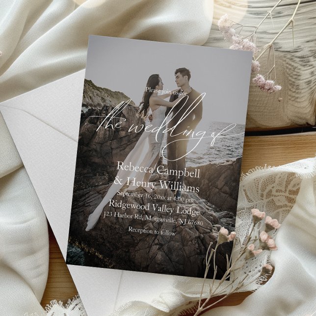 Convites Casamento Elegante de Monograma de Script de Fotog (Elevate your celebration with our elegant wedding invitation. Personalized for unforgettable moments)