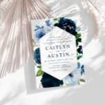 Convites casamento entre marinhos modernos e flores azuis<br><div class="desc">design floral com texto azul editável e marinho de aquarela e flores azuis claras.</div>