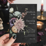 Convites Casamento Floral Misterioso Mudado Gótico Escuro<br><div class="desc">Entra num mundo de encantamento com nosso convite de casamento cativante, onde elegância encontra mistério. Num pano de fundo de preto profundo, um spray lateral de flores mutadas lança um feitiço de intrigas e mística, colocando o palco para uma celebração como nenhuma outra. O delicado texto branco convida-o a juntar-se...</div>